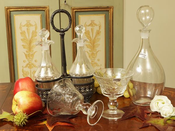 Miscellany of table accessories