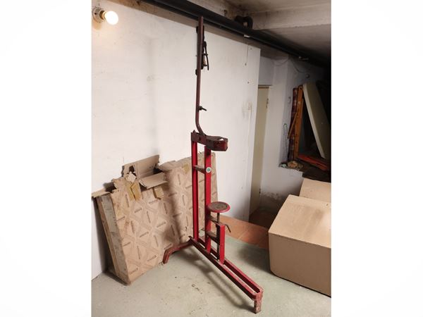 Manual bottle capper