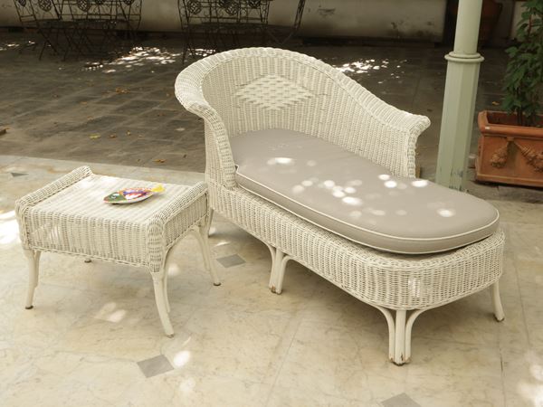 Agrippina in white wicker