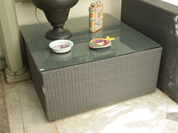 Tavolino da appoggio in rattan sintetico grigio