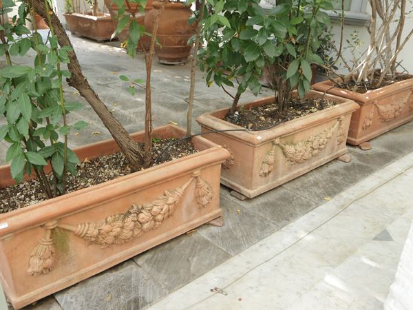 Serie di tre grando vasi a cassetta in terracotta, Archeo Impruneta