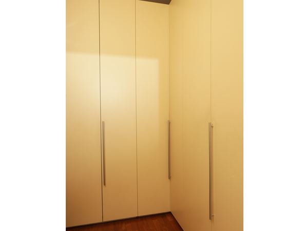 Modern white lacquered wardrobe wardrobe