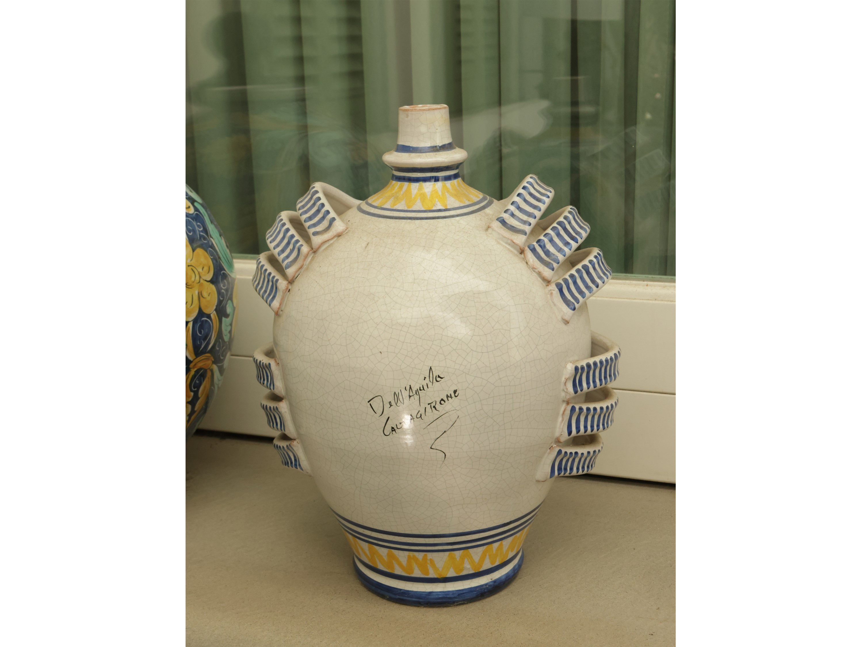 Vaso globulare in ceramica di Caltagirone