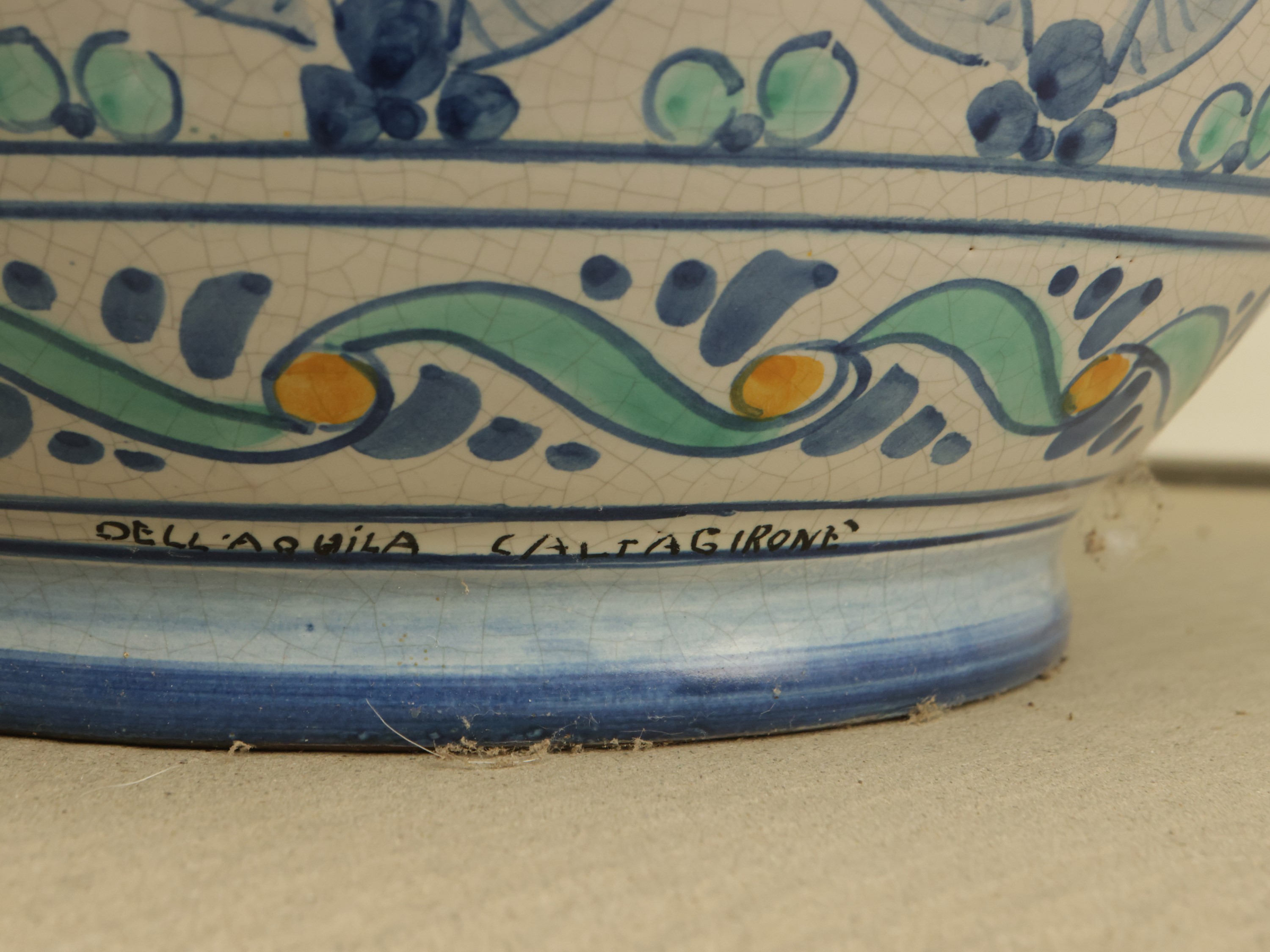 Vaso globulare in ceramica di Caltagirone