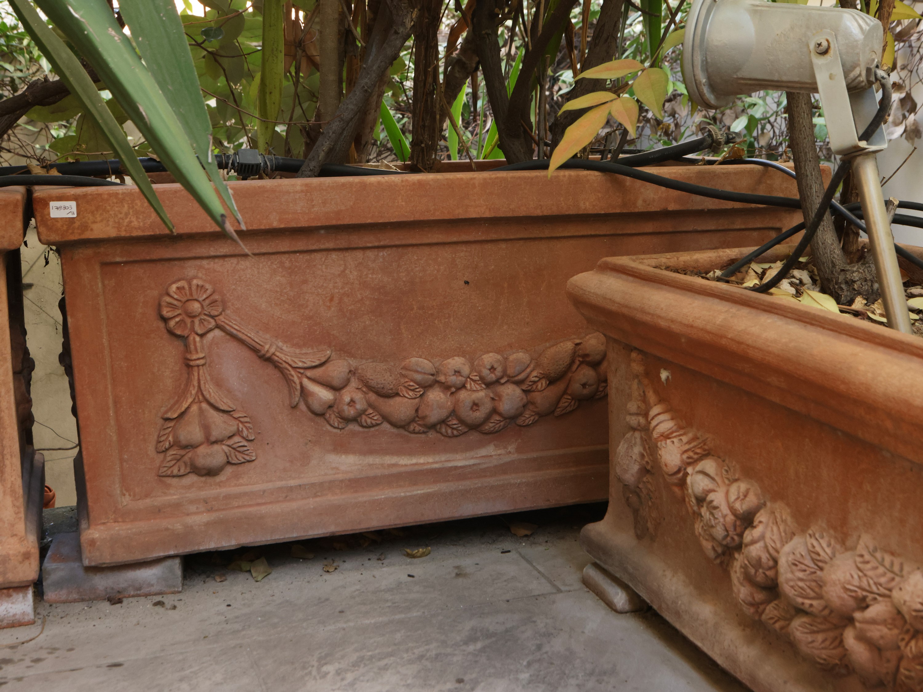 Serie di Tre Vasi a Cassetta in Terracotta