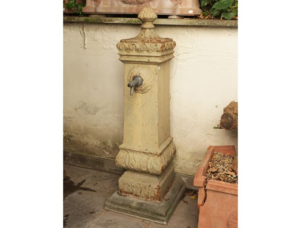 Fontana d'epoca a colonna in ghisa, Fonderia G. Basile