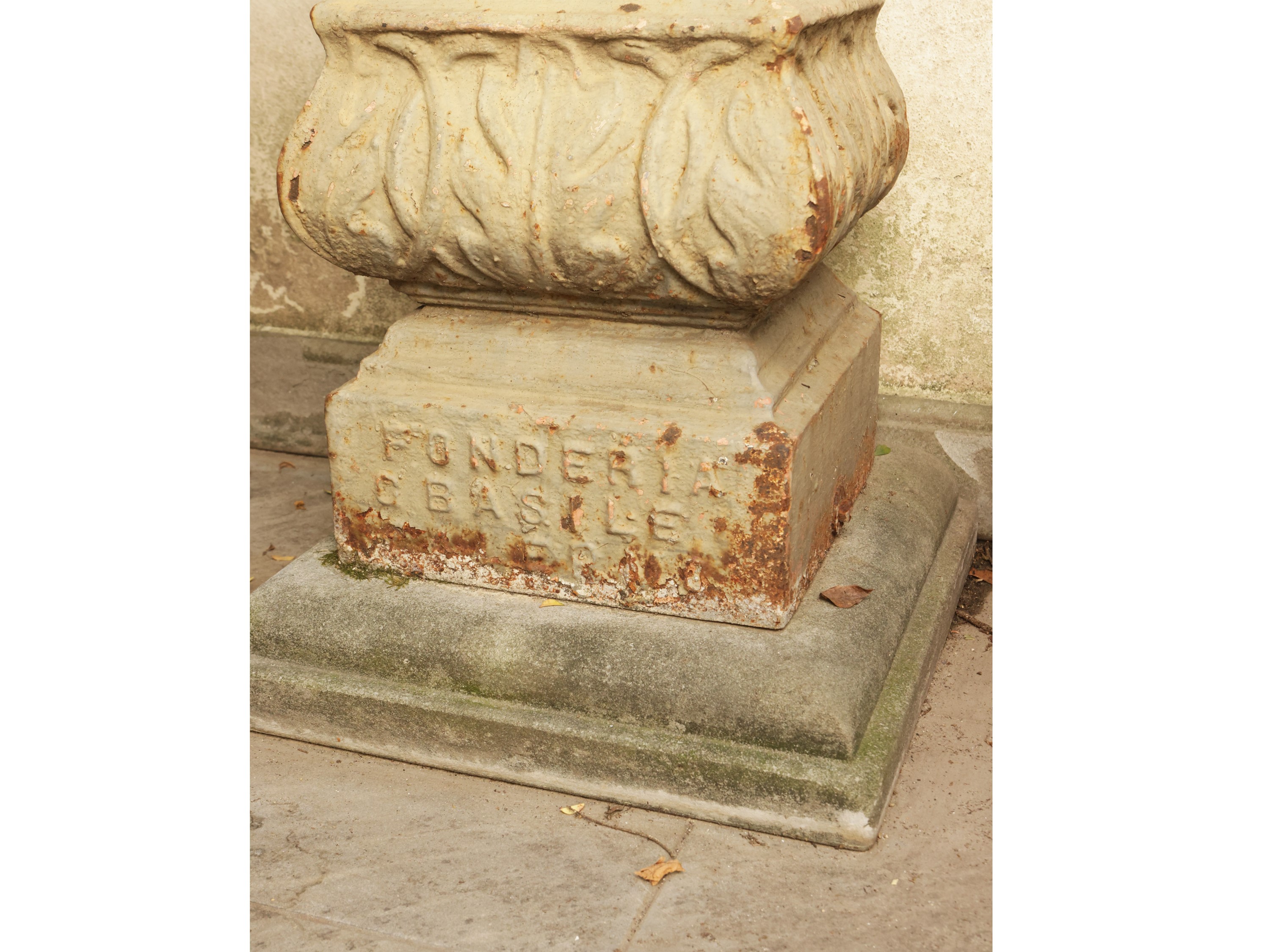 Fontana D'epoca a Colonna in Ghisa, Fonderia G. Basile