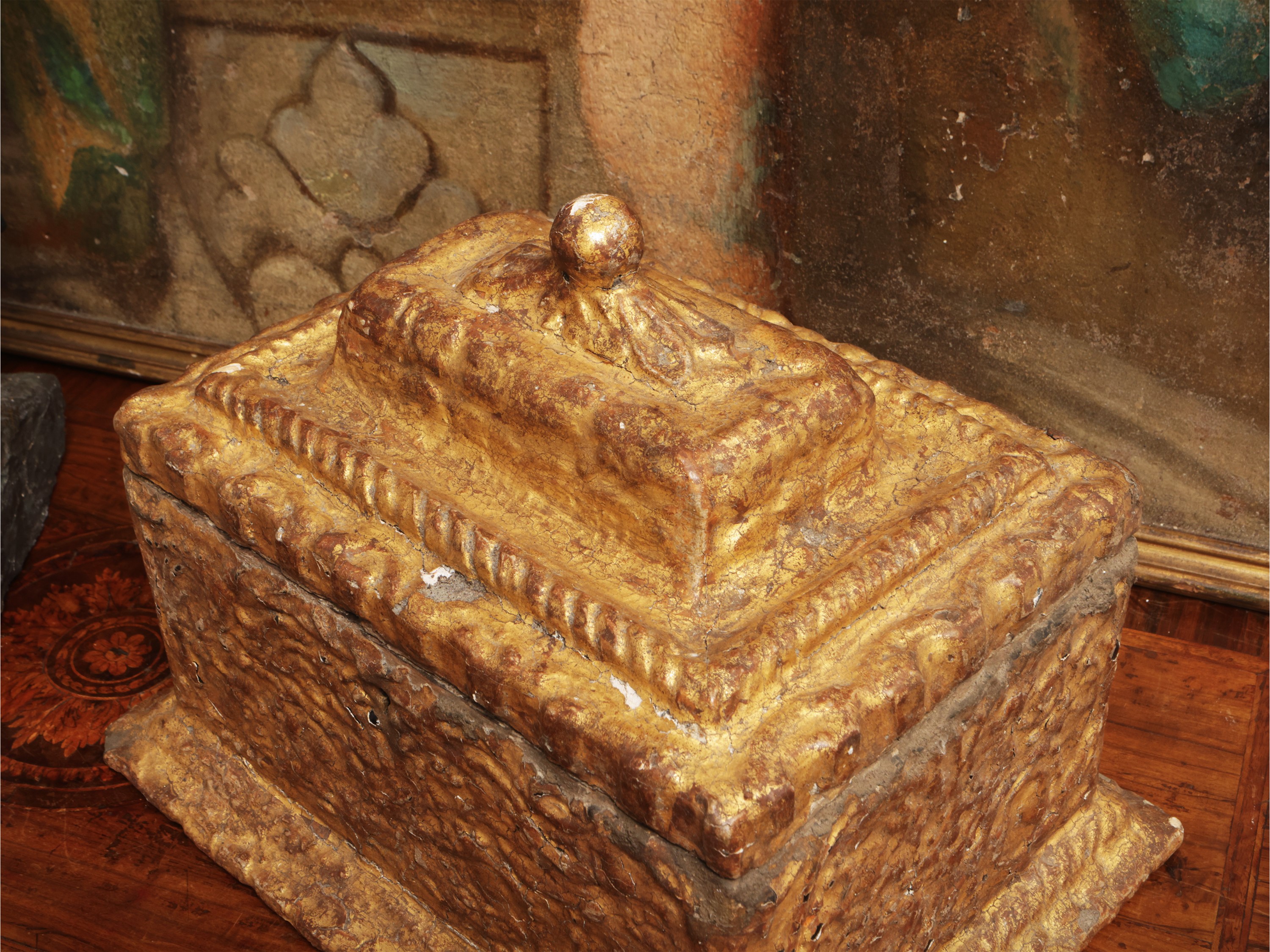 Cofanetto in Legno e Pastiglia Dorata