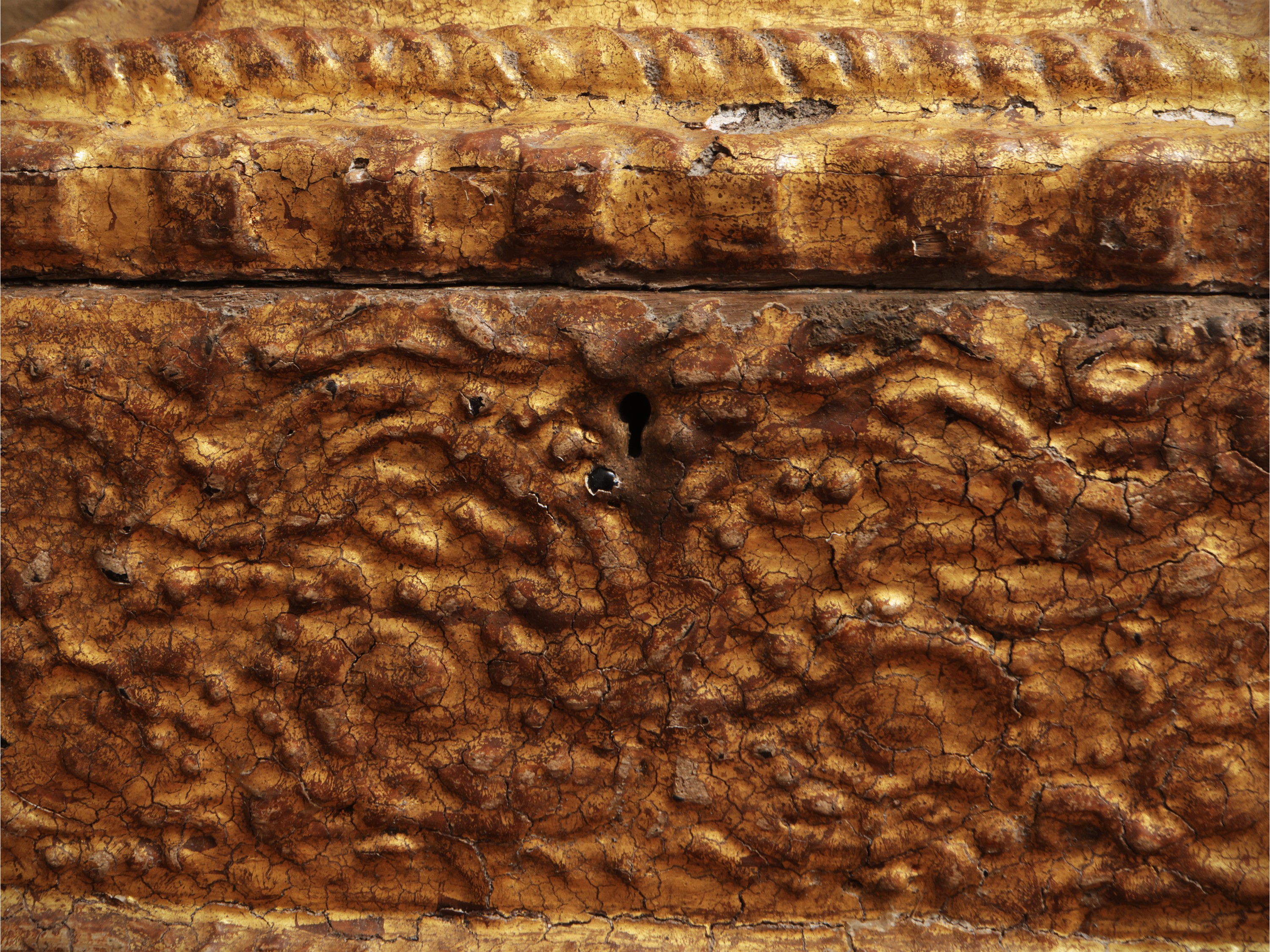 Cofanetto in Legno e Pastiglia Dorata