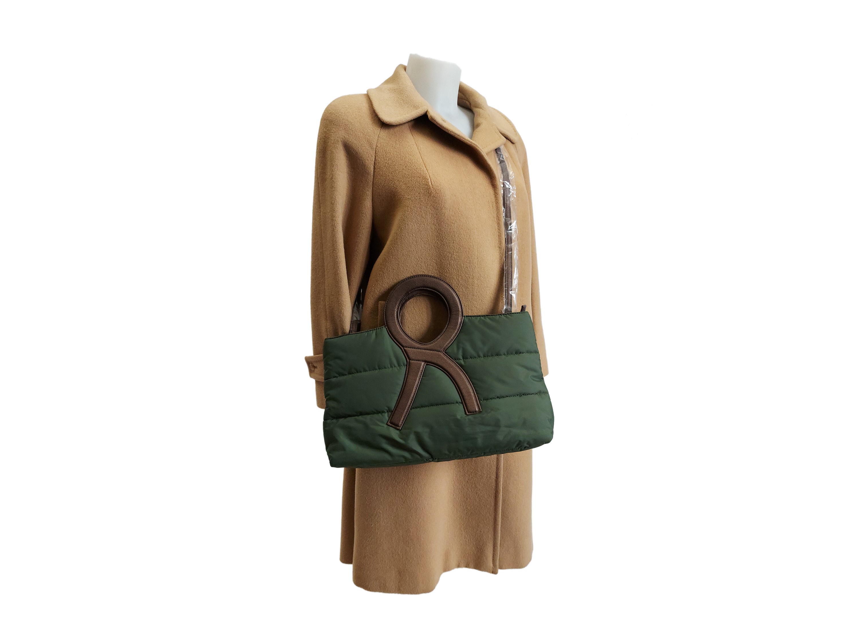 Roberta di Camerino, Borsa a mano Erre trapuntata verde con maniglie in pelle bronzo