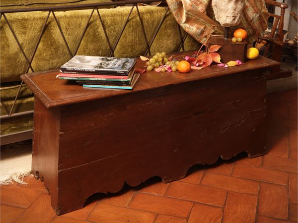 Small entrance bench in walnut