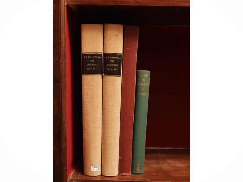 Lotto di libri d'epoca, fine XIX - inizio XX secolo, includente "La Domenica del Corriere" e "Yea...