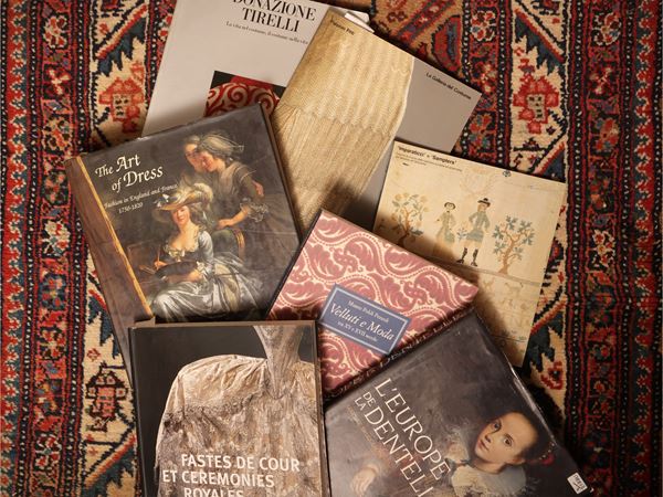 Libri: Storia del costume  - Asta Sete, pizzi, ricami e amenità - Maison Bibelot - Casa d'Aste Firenze - Milano