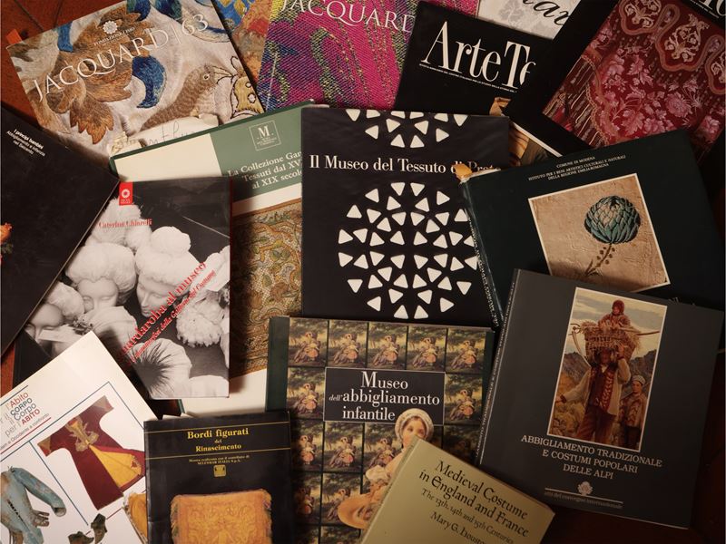 Libri: Storia del costume e del tessuto