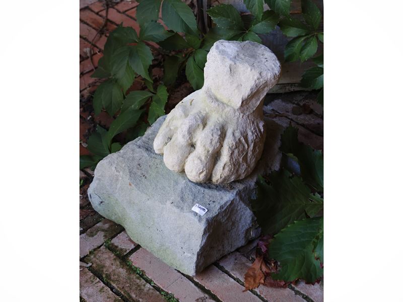 Antico frammento in pietra