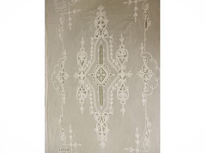 Tre tende in tulle ricamato con pizzo bianco, dimensioni varie
