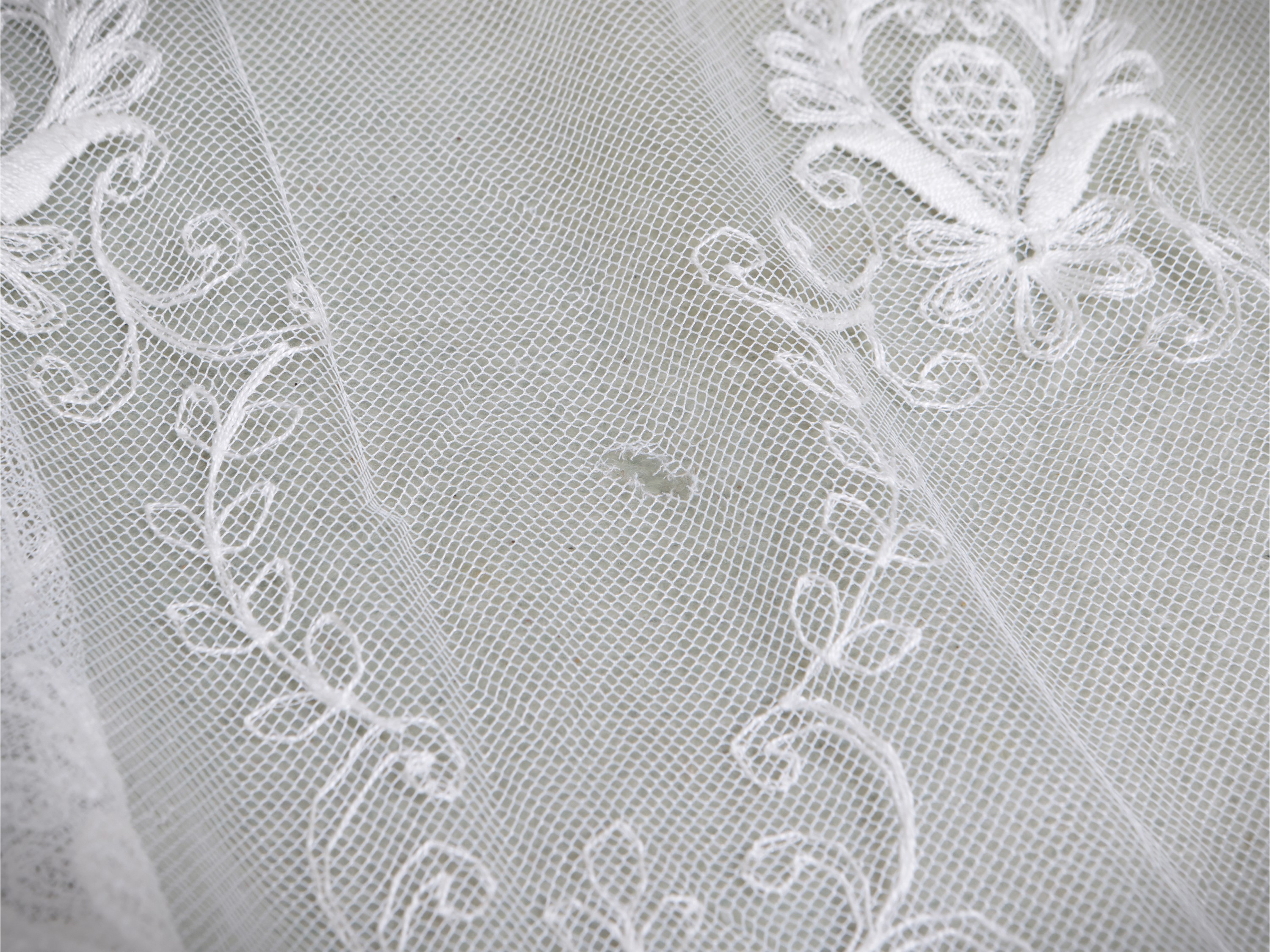 Tende in pizzo bianco e tulle, set di tre pezzi