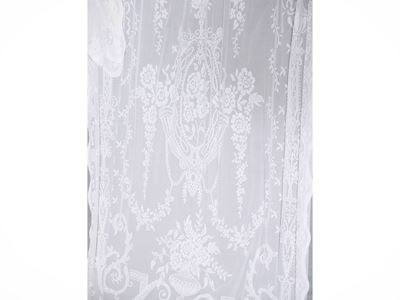 Due coppie di tende in pizzo bianco, dimensioni cm 270x100 e cm 205x60