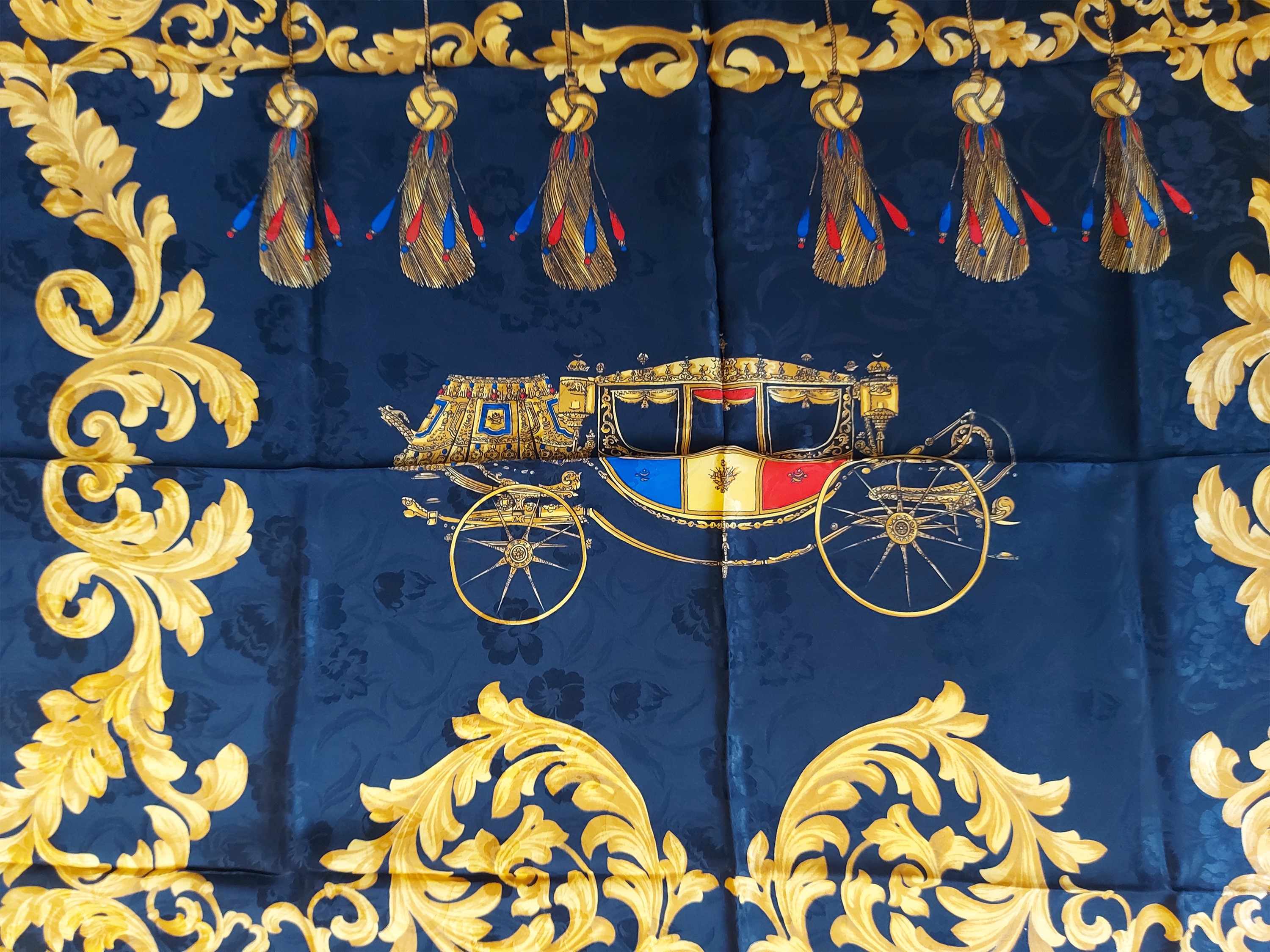 Renato Balestra, Foulard in seta con motivo di carrozza su fondo nero