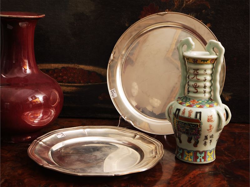 Due piatti da portata in argento