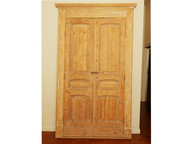 Portale in legno grezzo