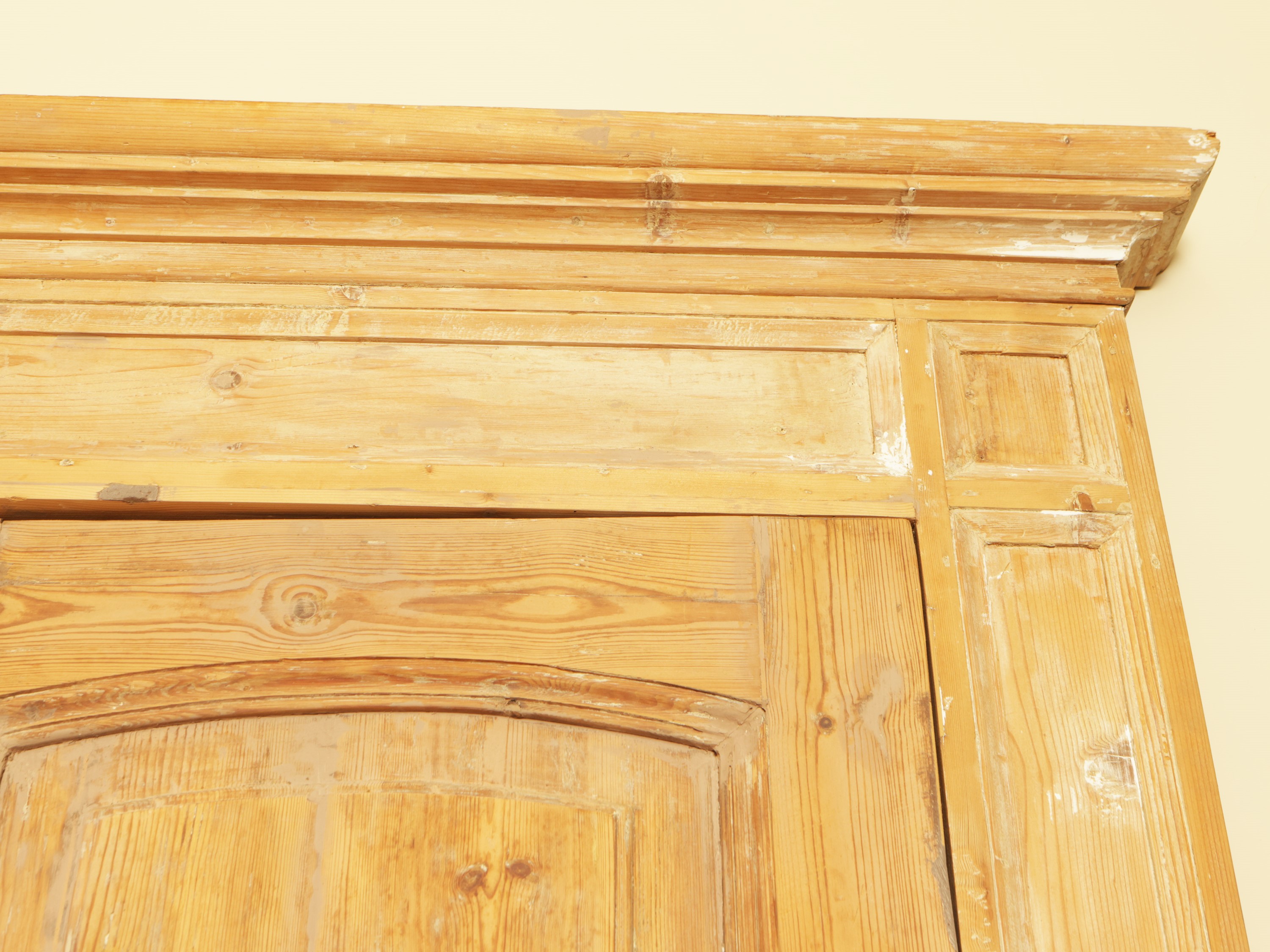 Portale in legno grezzo