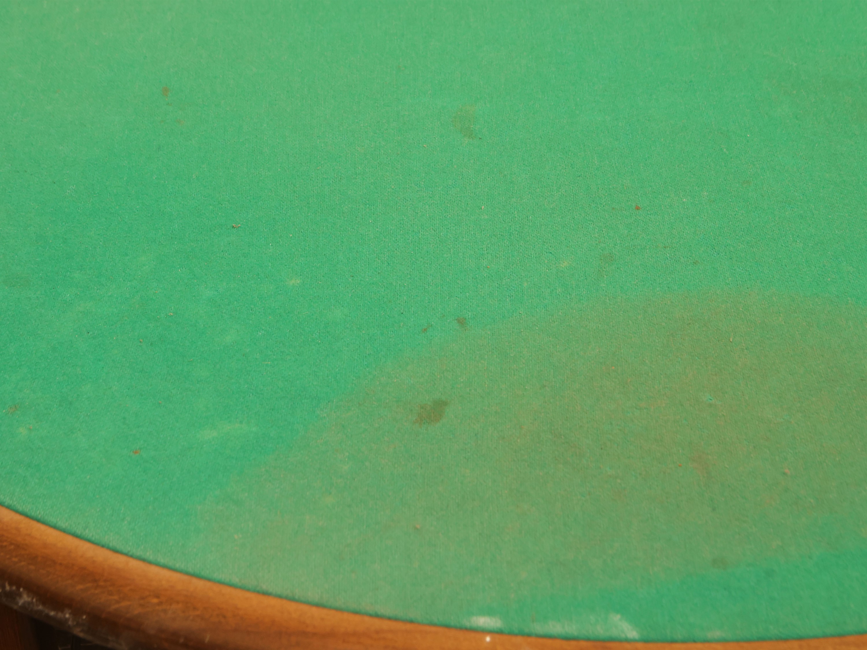 Tavolino da gioco in faggio con piano rivestito in panno verde