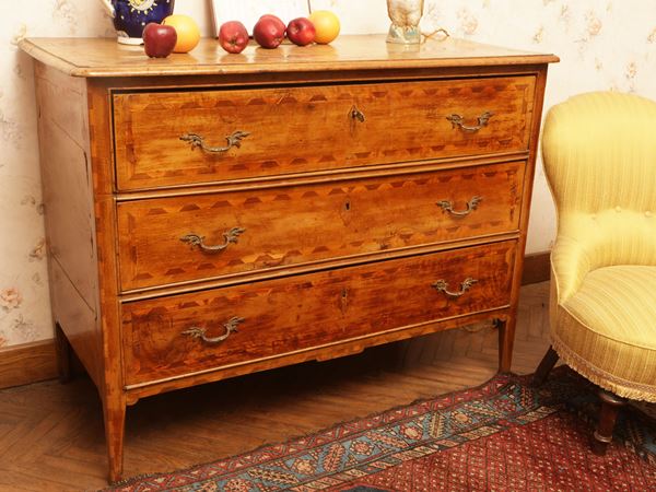 Chest of drawers veneered in pine and other essences