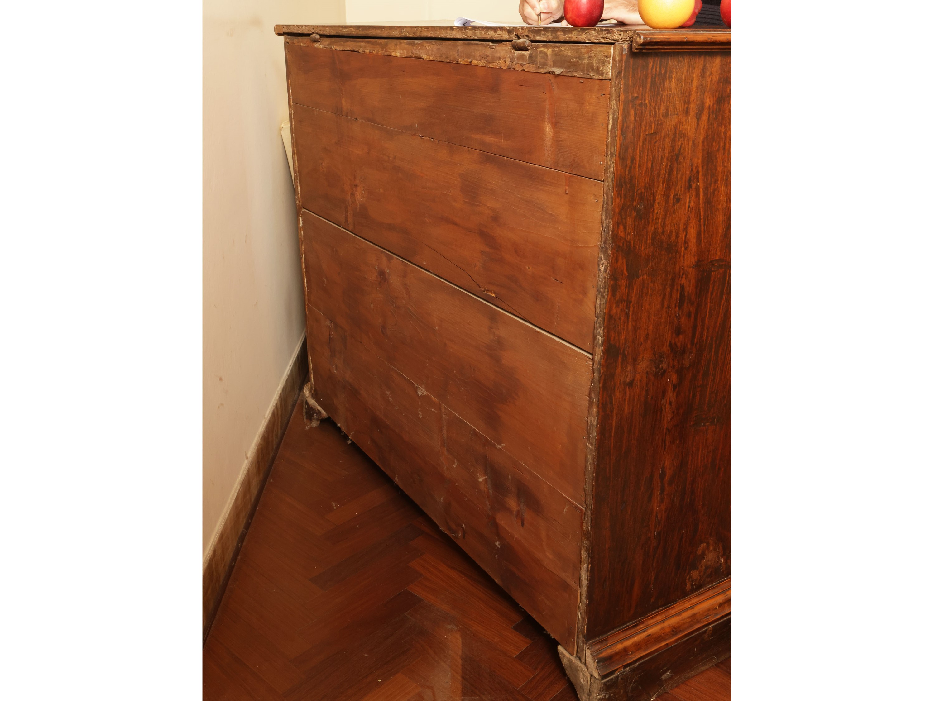 Piccola Credenza in Noce