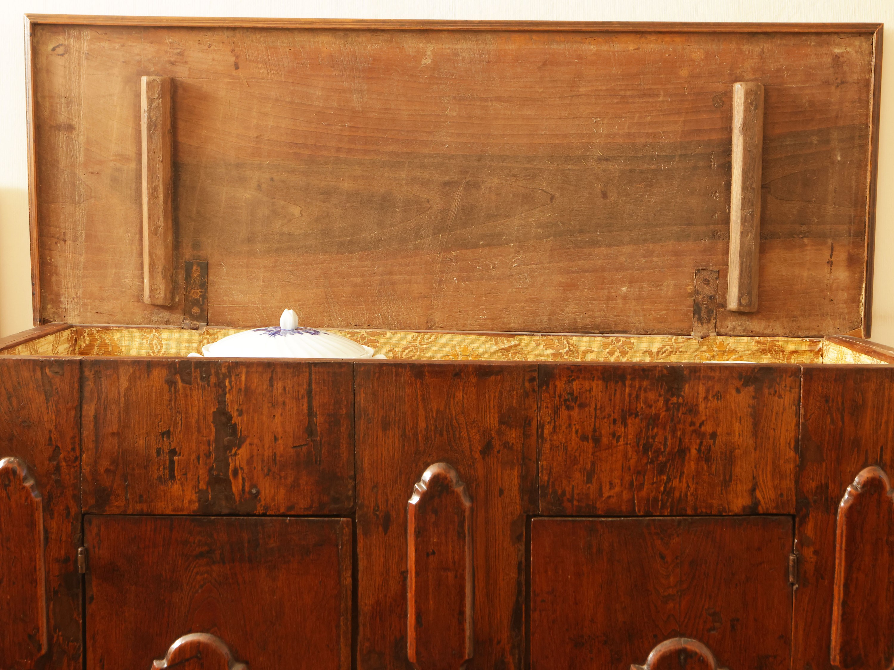 Piccola Credenza in Noce