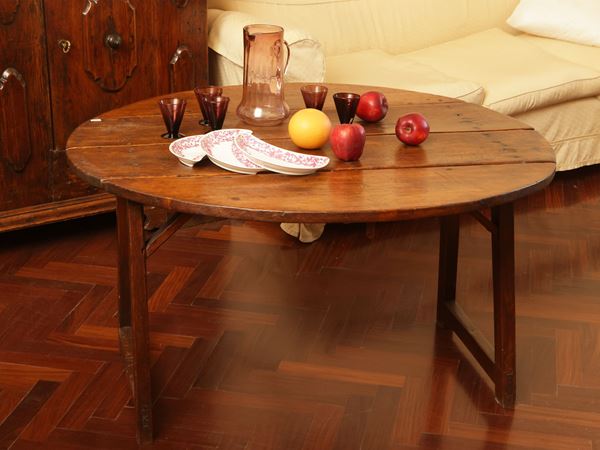 Low table with oak strips