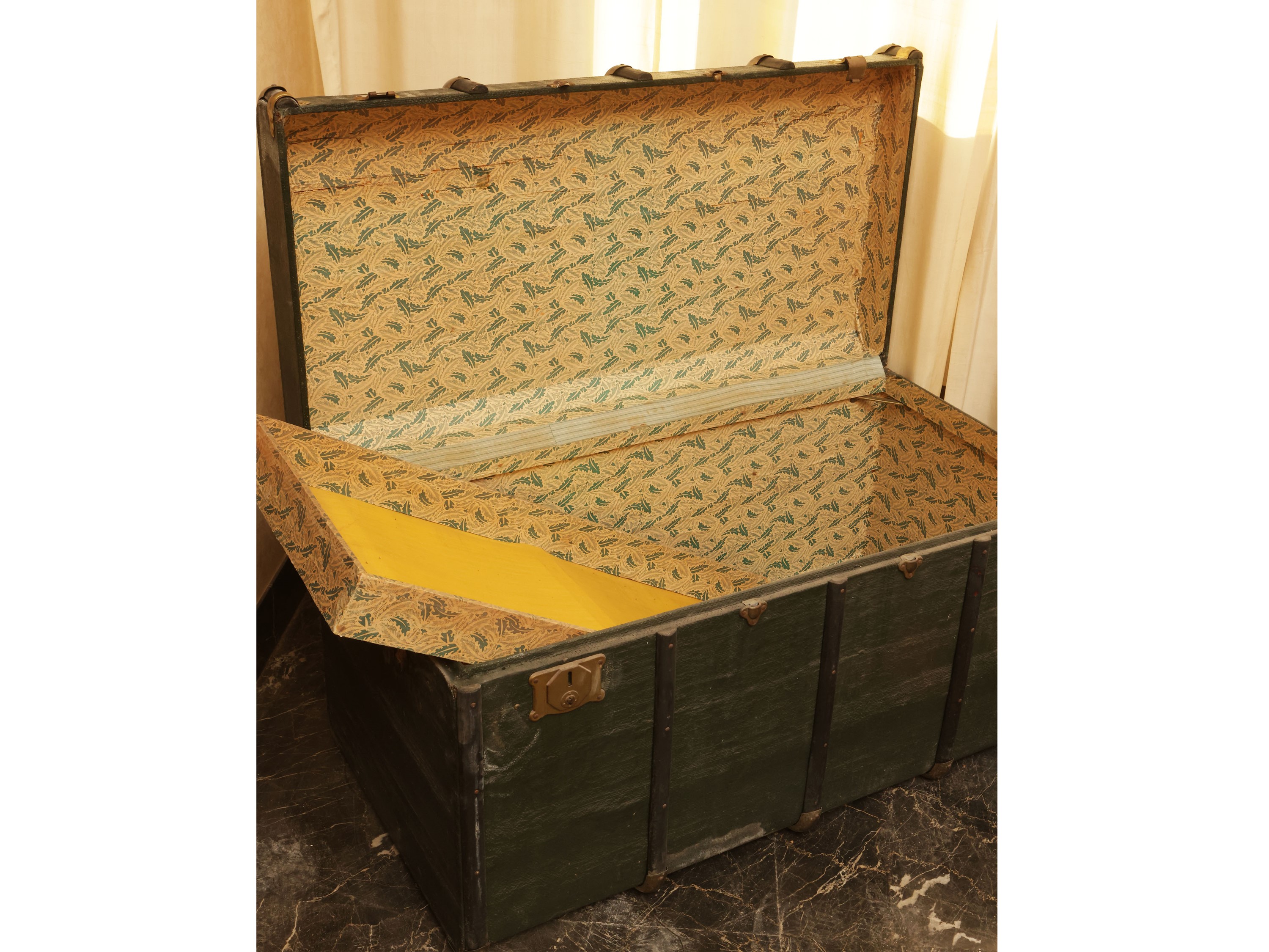 Baule da viaggio vintage, inizio del XX secolo, con dettagli in ottone