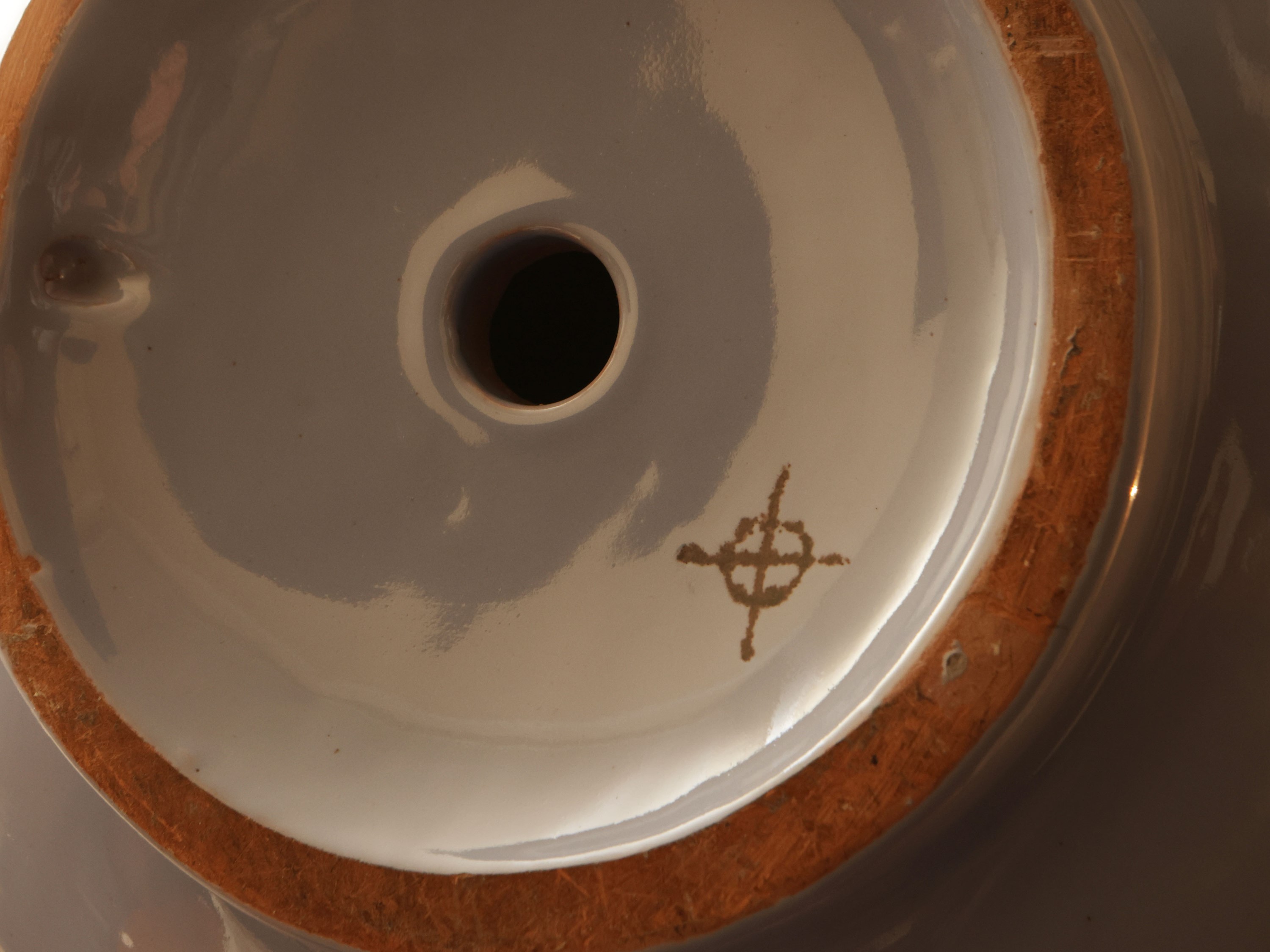 Vaso globulare in ceramica celeste decorato con motivi in rilievo, h 31 cm