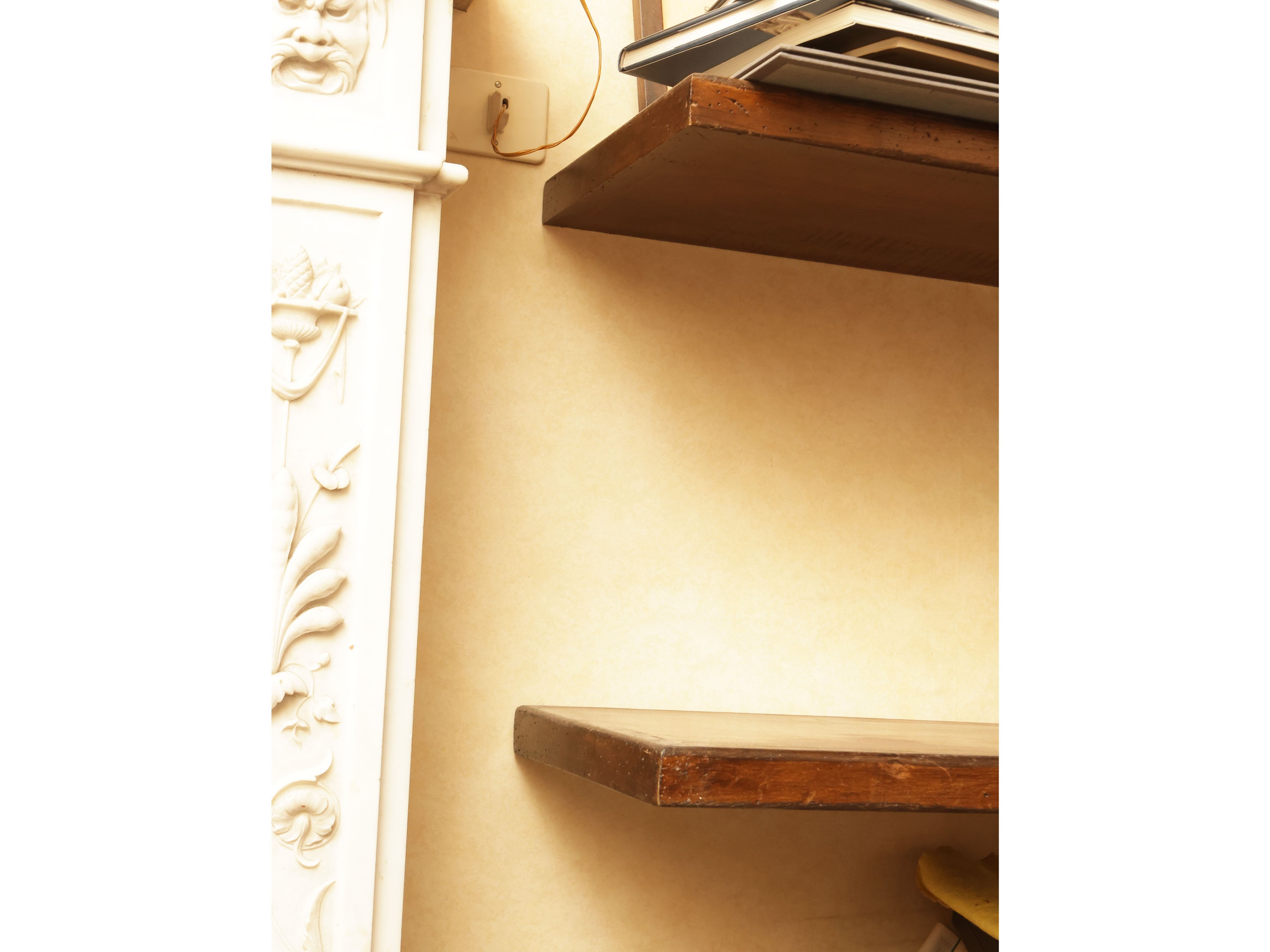 Serie di quattro mensole in legno, h cm 3 x 180-200 x 32