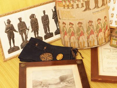 Militaria