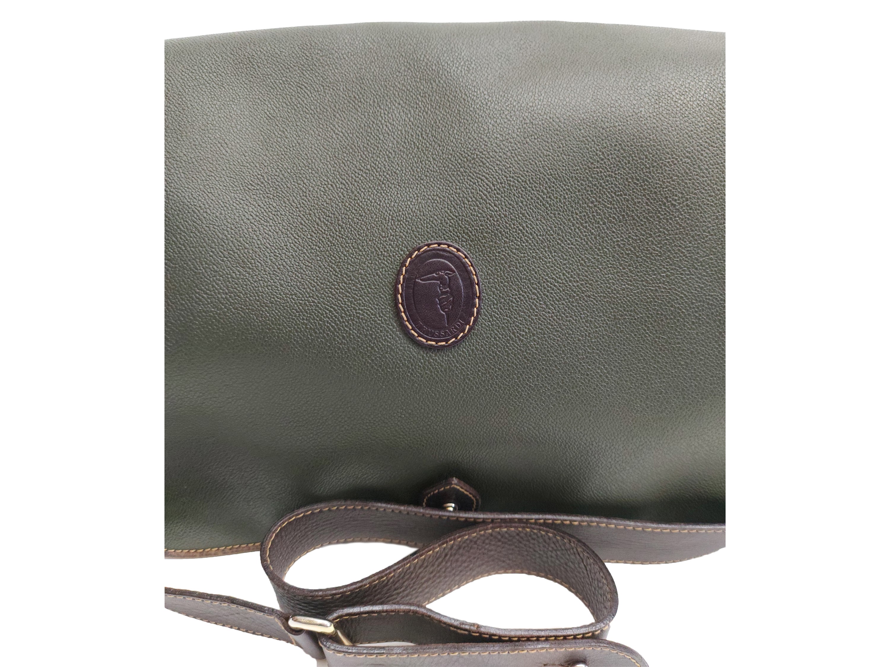 Trussardi, Cartella verde oliva in pelle con tracolla e rifiniture in tessuto