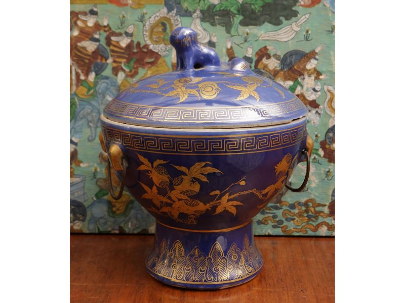 Vaso con coperchio in porcellana powder blu, Cina, fine dinastia Qing – periodo Repubblica