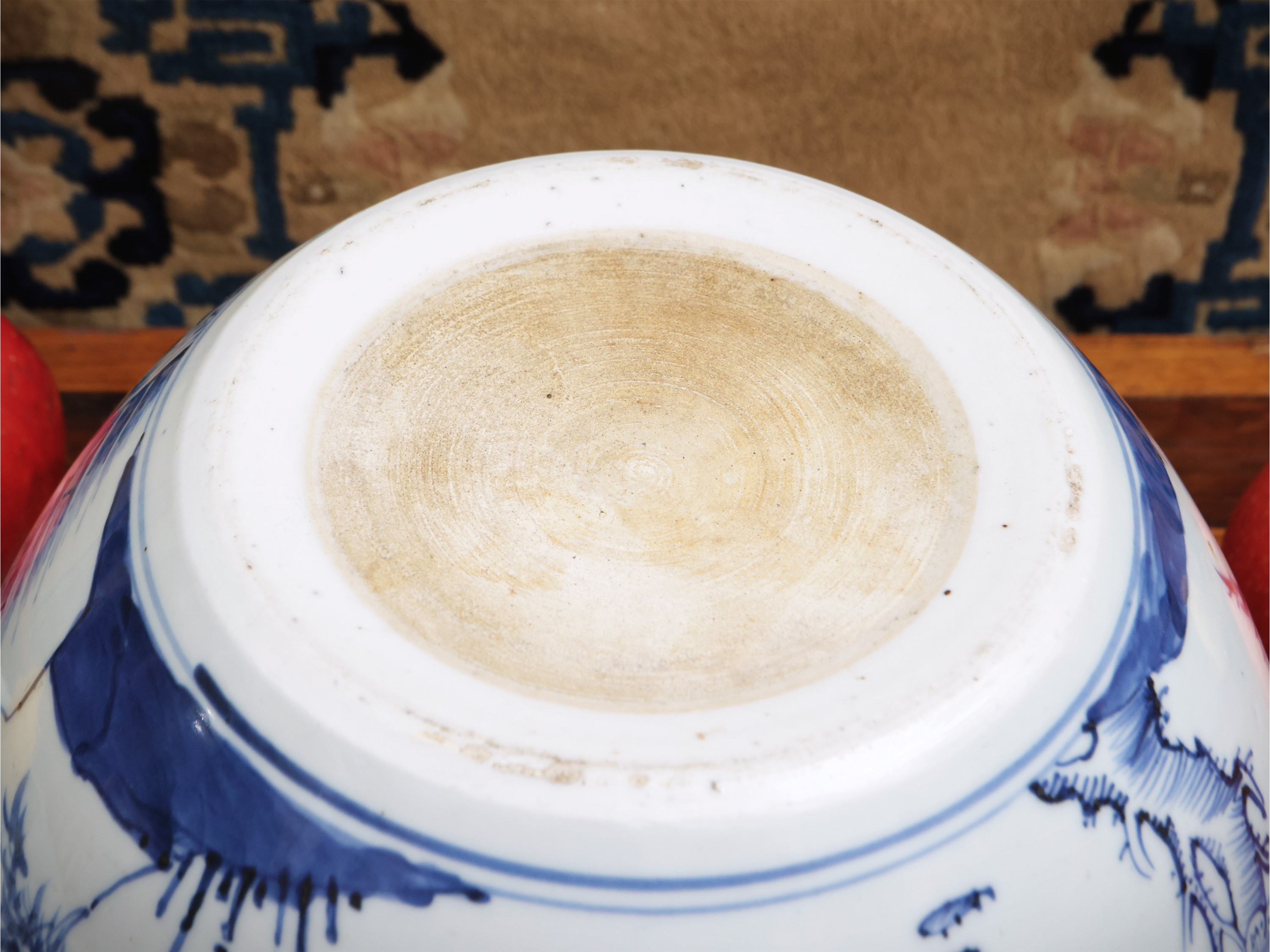 Juangang in porcellana bianco blu con “Pino e Gru”, Cina, dinastia Qing