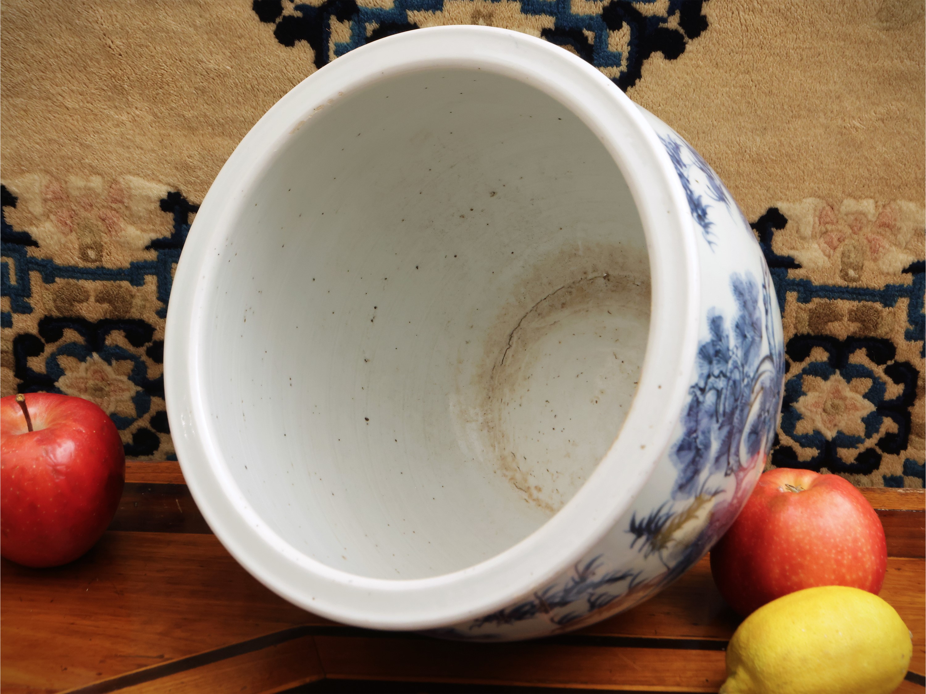 Juangang in porcellana bianco blu con “Pino e Gru”, Cina, dinastia Qing