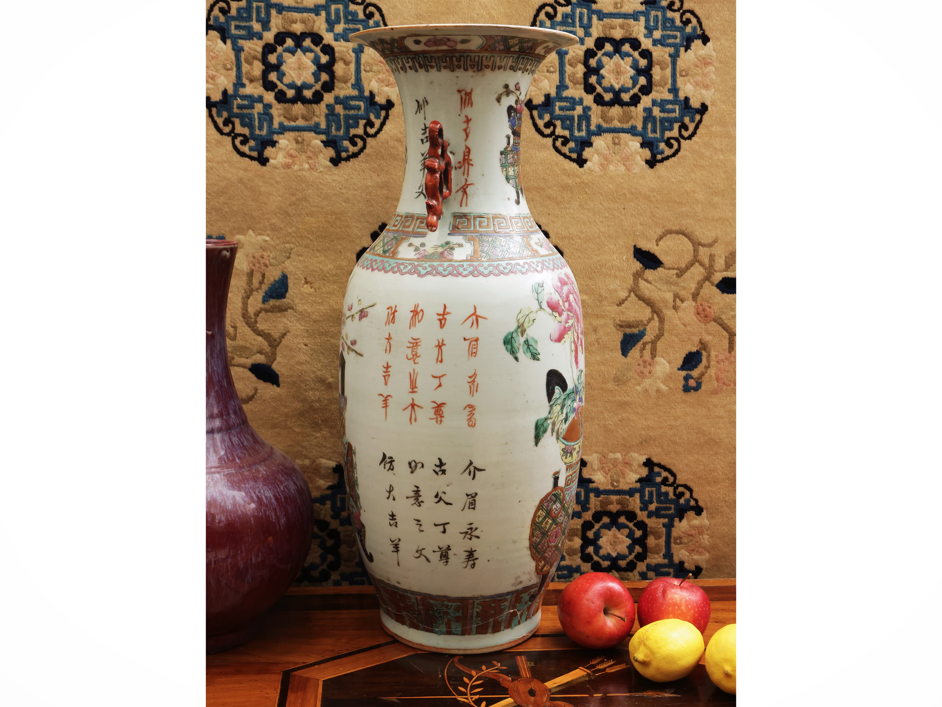 Vaso in porcellana a smalti famiglia rosa, Cina, fine Qing