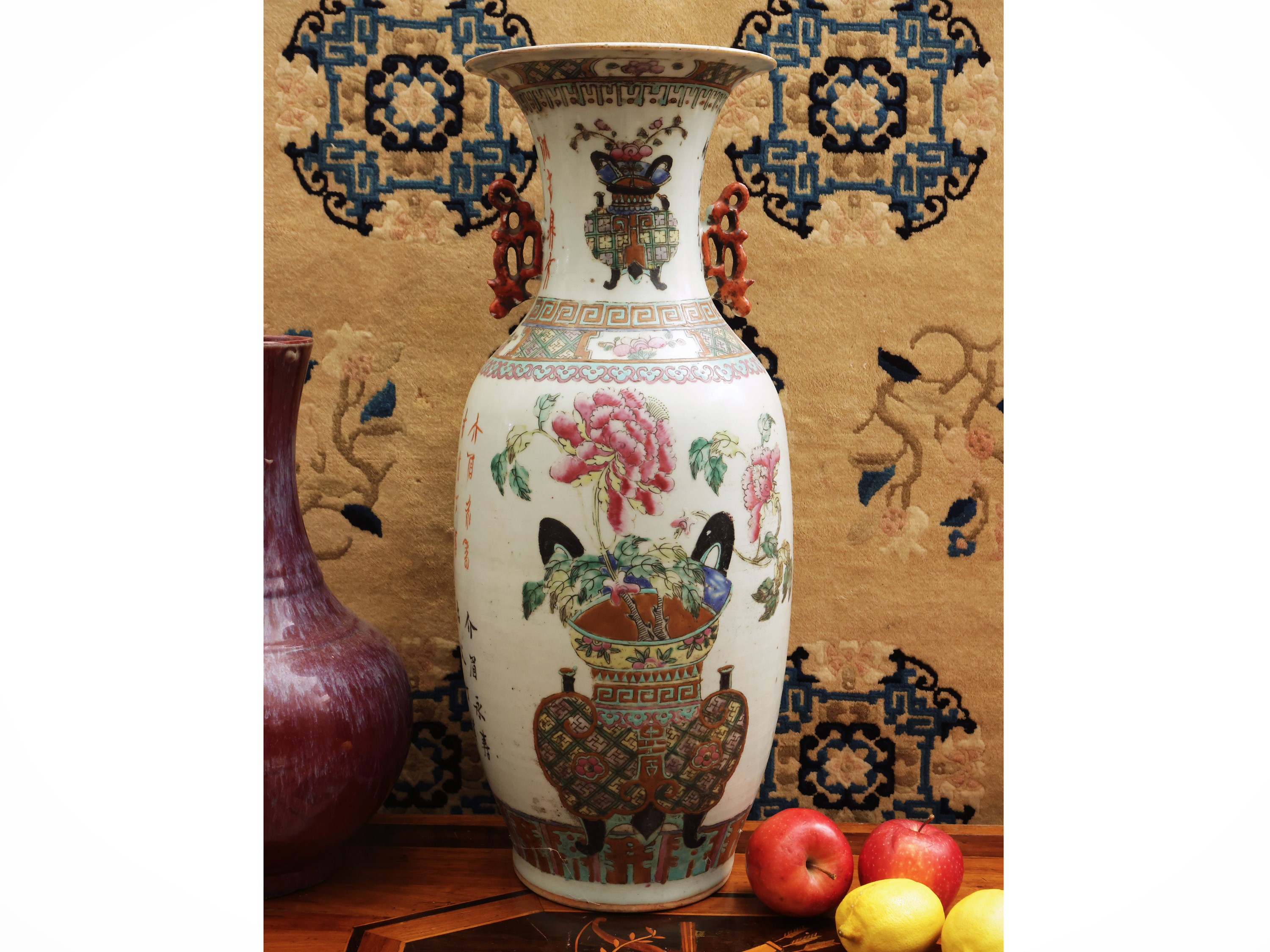 Vaso in porcellana a smalti famiglia rosa, Cina, fine Qing