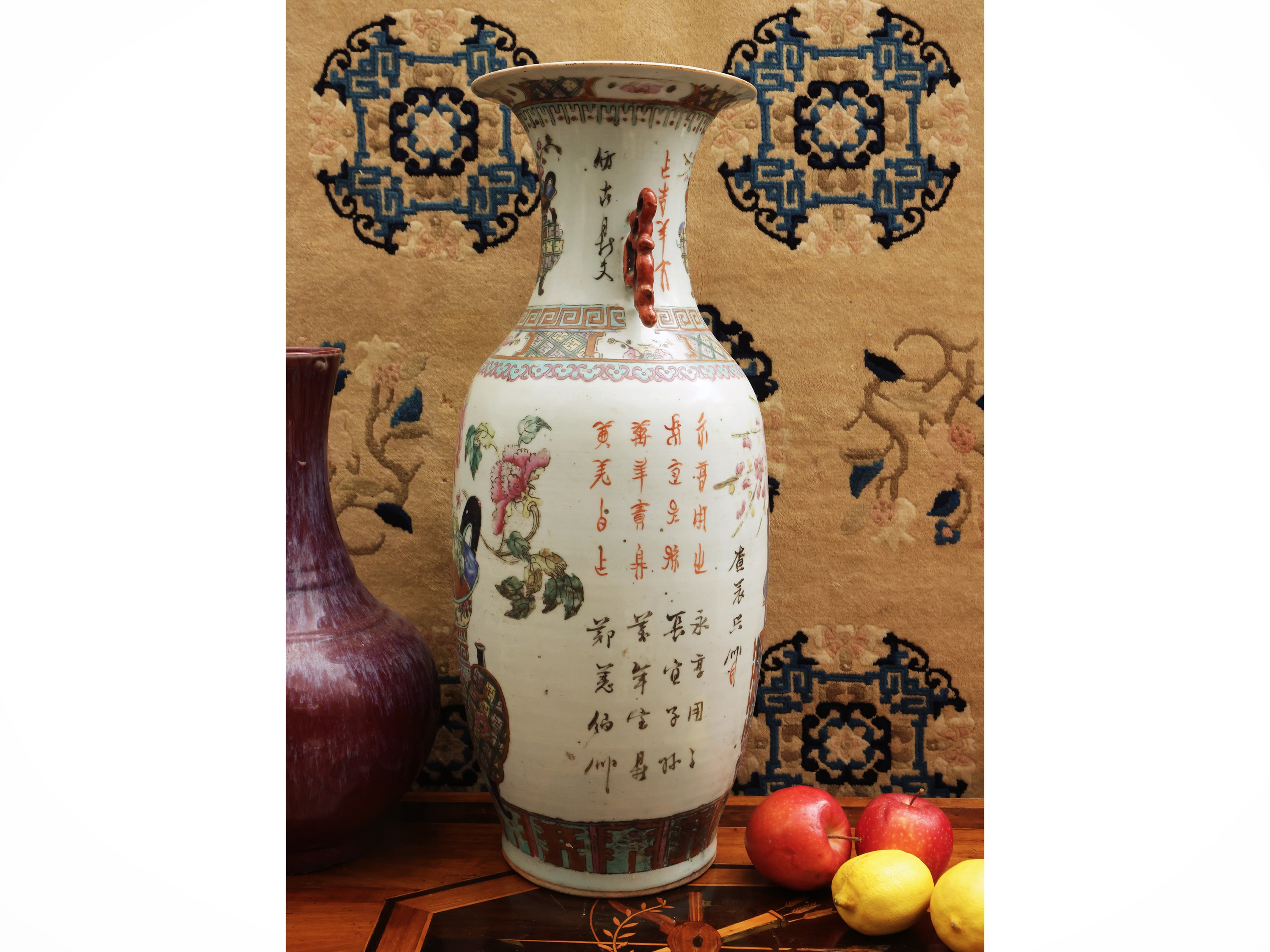 Vaso in porcellana a smalti famiglia rosa, Cina, fine Qing