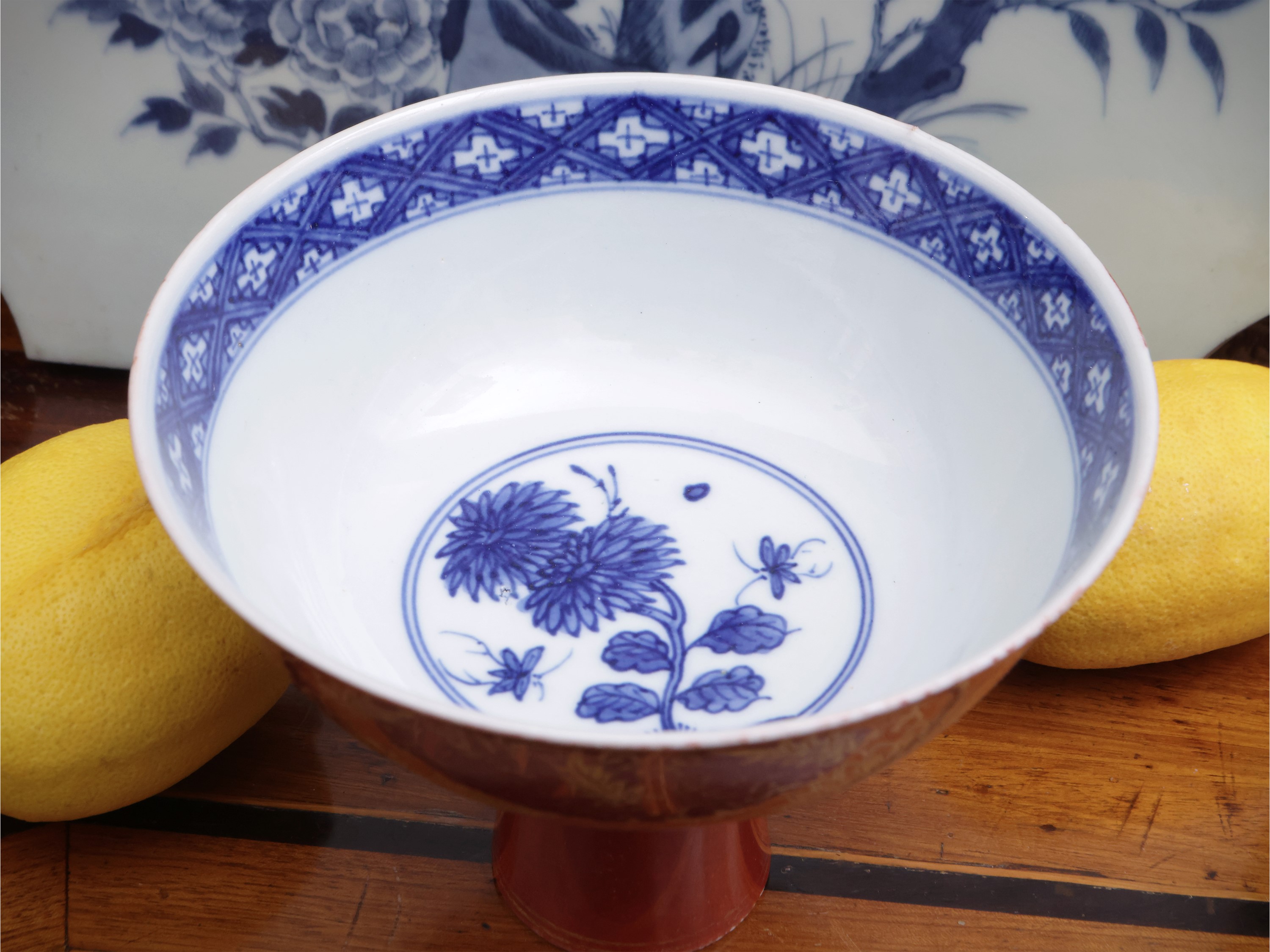 oppa in porcellana con smalto rosso, Cina, dinastia Qing, con marchio “Da Ming Jiajing nianzhi”