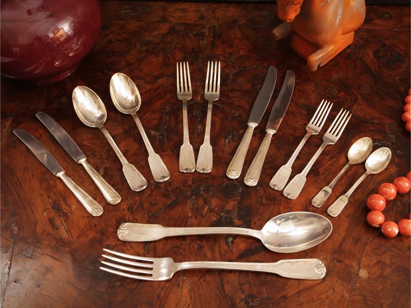 Servizio di posate in metallo argentato