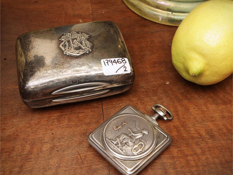 Due accessori da collezione in argento d'epoca