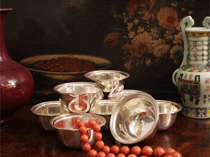 Serie di dodici coppette in argento