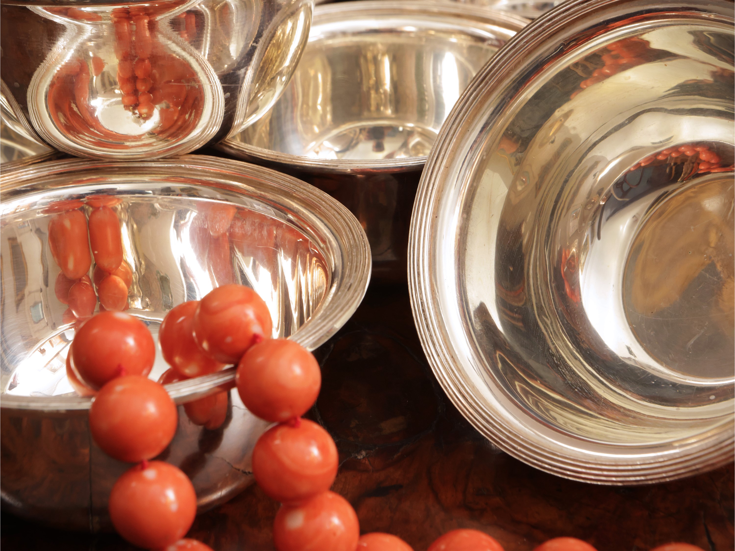 Serie di dodici coppette in argento