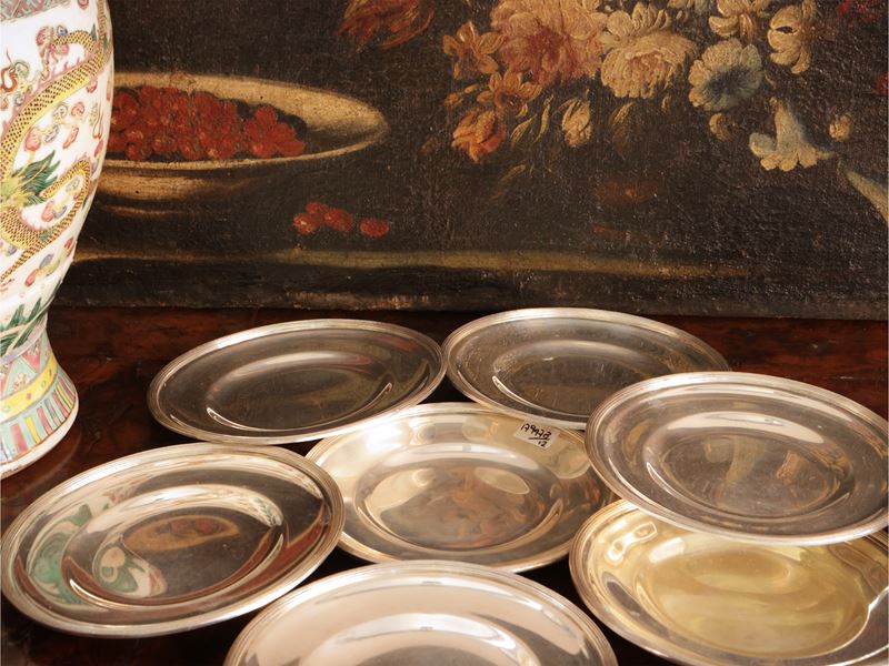 Serie di dodici piattini da pane in argento