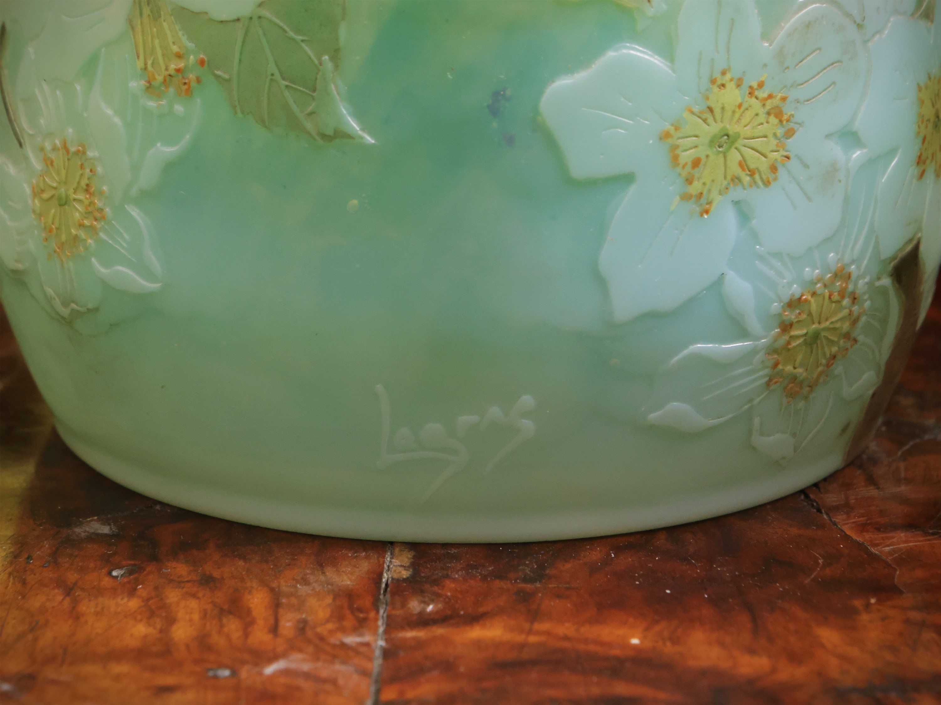 Legras, Vaso con decoro a cammeo inciso all’acido e fiori di pesco