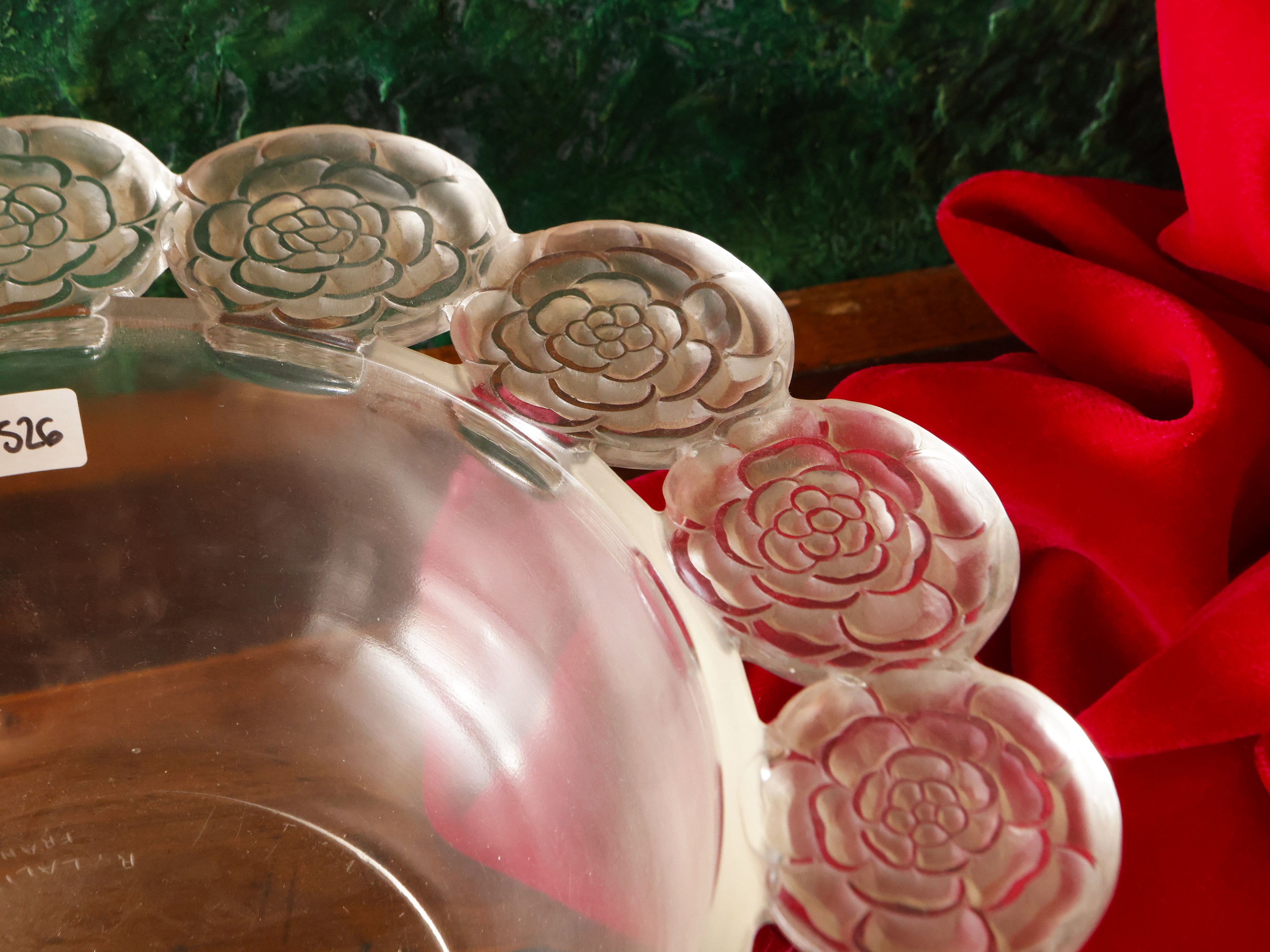 Lalique, Coppa “Couronne des Roses”, vetro pressato opalescente